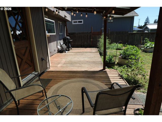 1419 T St, Springfield, OR 97477