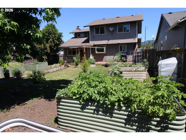 1419 T St, Springfield, OR 97477