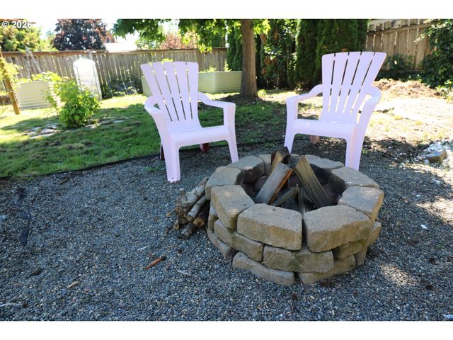1419 T St, Springfield, OR 97477