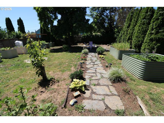 1419 T St, Springfield, OR 97477