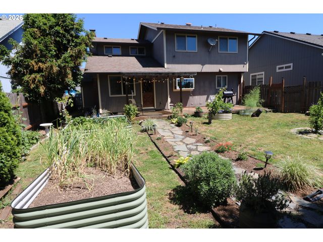 1419 T St, Springfield, OR 97477
