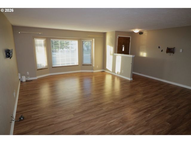 1419 T St, Springfield, OR 97477