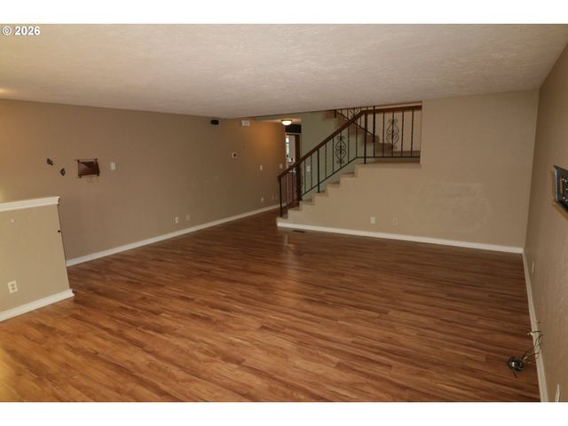 1419 T St, Springfield, OR 97477