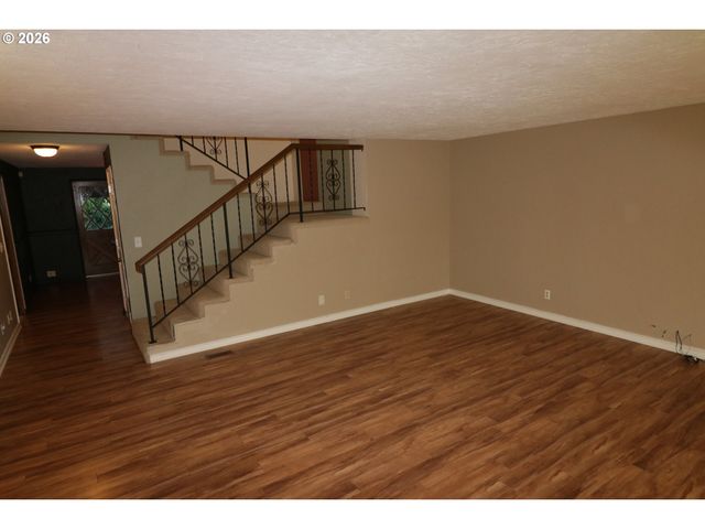 1419 T St, Springfield, OR 97477