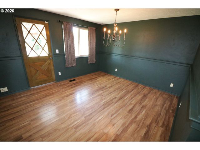 1419 T St, Springfield, OR 97477