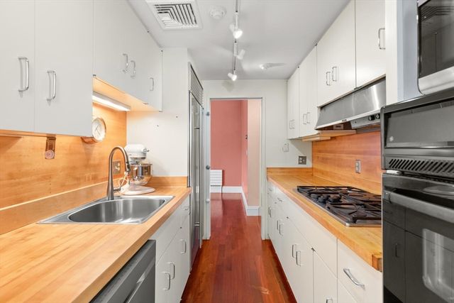 350 Tappan St 1, Brookline, MA 02445