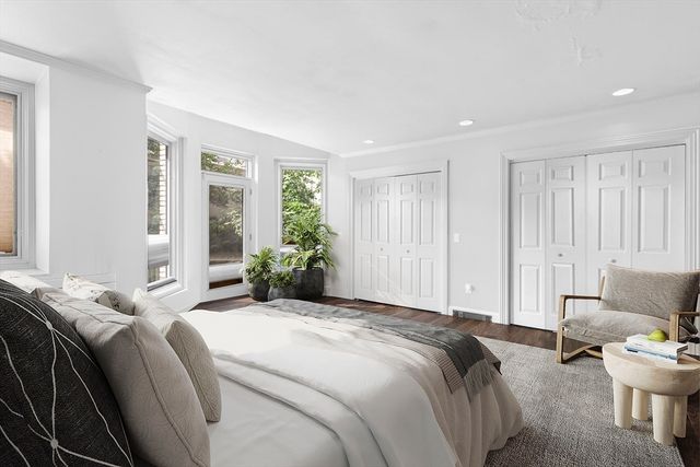 350 Tappan St 1, Brookline, MA 02445
