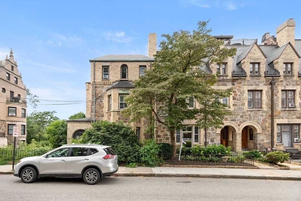 350 Tappan St 1, Brookline, MA 02445