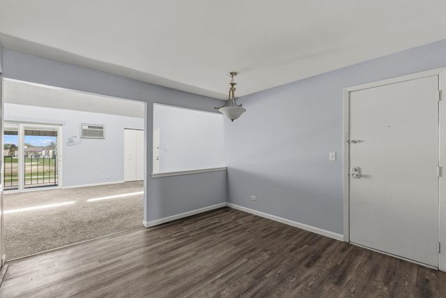 535 W Lies Road 6, Carol Stream, IL 60188