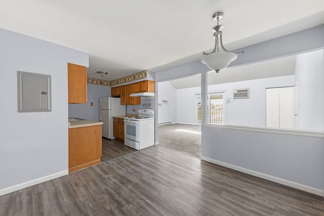 535 W Lies Road 6, Carol Stream, IL 60188