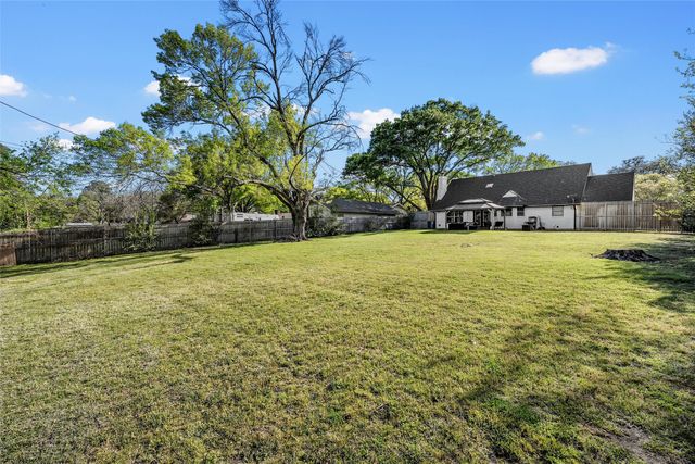 5515 Lake Charles Drive, Waco, TX 76710