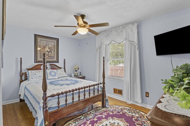 176 E Tiverton Way, Lexington, KY 40517