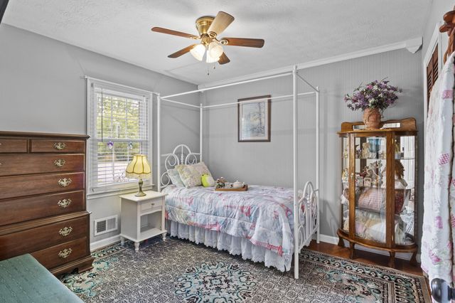 176 E Tiverton Way, Lexington, KY 40517