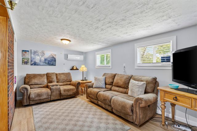 176 E Tiverton Way, Lexington, KY 40517
