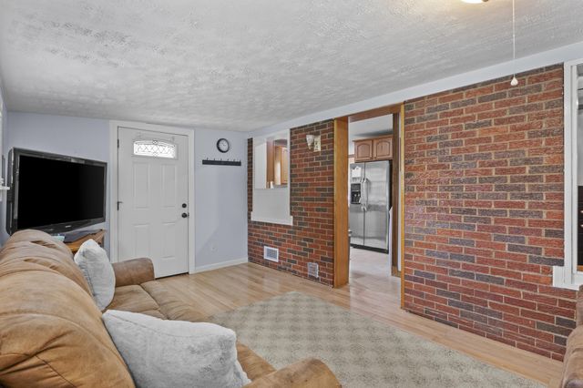 176 E Tiverton Way, Lexington, KY 40517