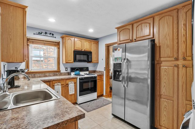 176 E Tiverton Way, Lexington, KY 40517
