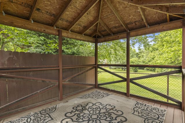 176 E Tiverton Way, Lexington, KY 40517