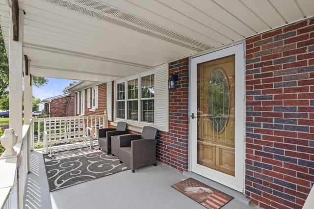 176 E Tiverton Way, Lexington, KY 40517