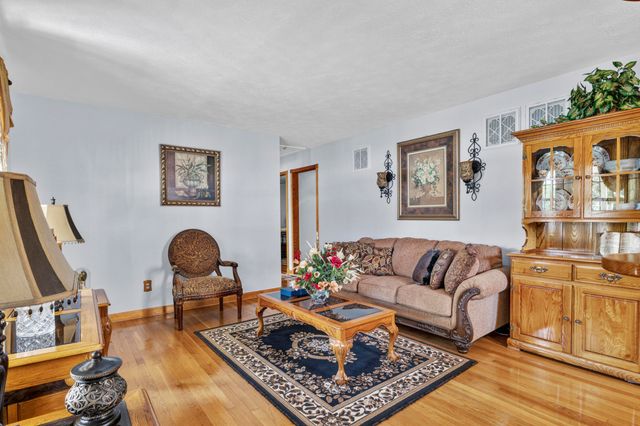 176 E Tiverton Way, Lexington, KY 40517