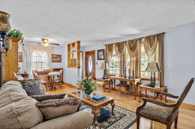 176 E Tiverton Way, Lexington, KY 40517