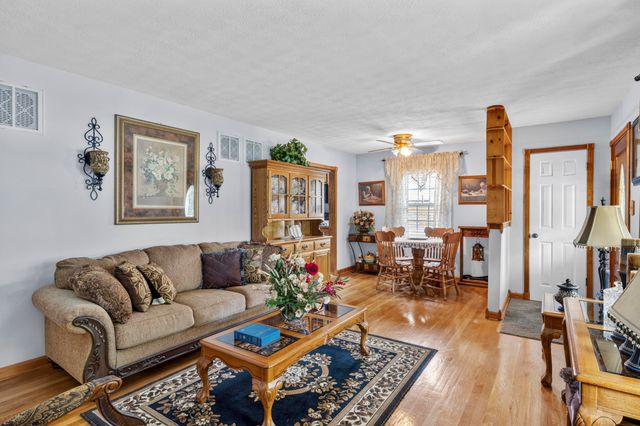 176 E Tiverton Way, Lexington, KY 40517