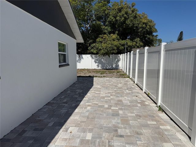 715 65TH AVENUE DRIVE W, Bradenton, FL 34207