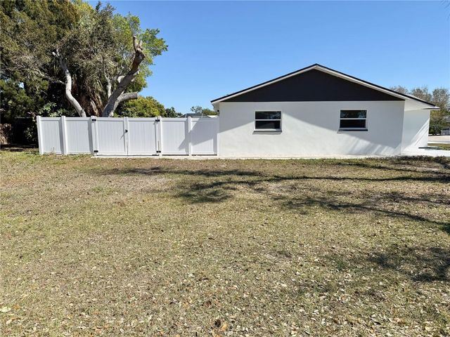 715 65TH AVENUE DRIVE W, Bradenton, FL 34207