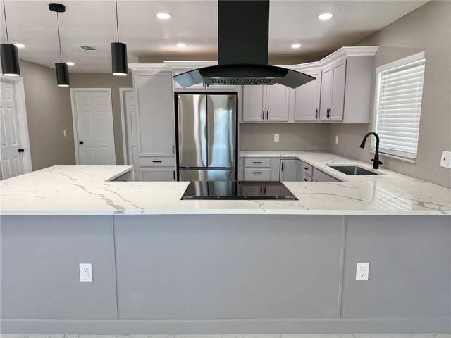 715 65TH AVENUE DRIVE W, Bradenton, FL 34207