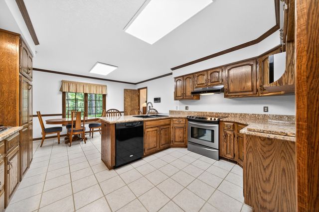 555 S Maple Ave, Cookeville, TN 38501