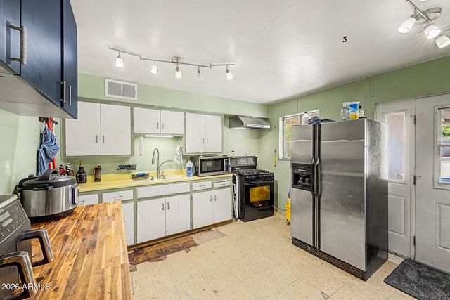 906 E CINNABAR Avenue, Phoenix, AZ 85020