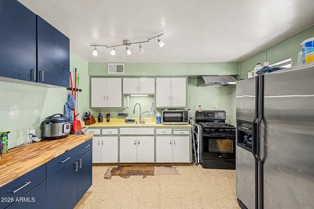 906 E CINNABAR Avenue, Phoenix, AZ 85020