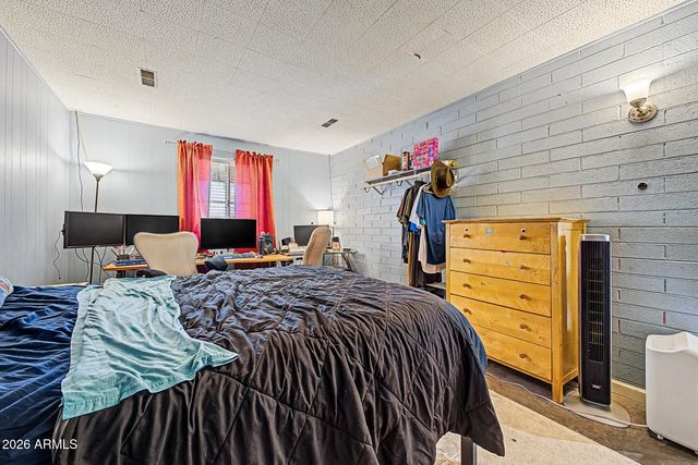 906 E CINNABAR Avenue, Phoenix, AZ 85020