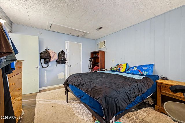 906 E CINNABAR Avenue, Phoenix, AZ 85020