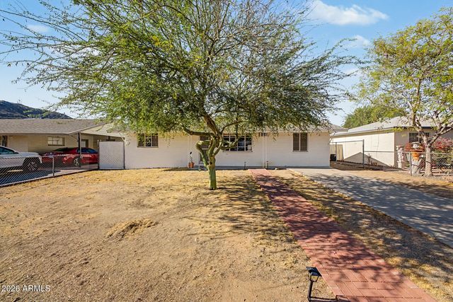 906 E CINNABAR Avenue, Phoenix, AZ 85020