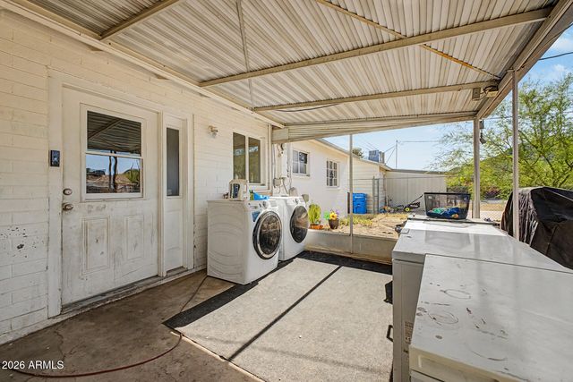 906 E CINNABAR Avenue, Phoenix, AZ 85020