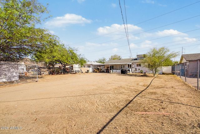906 E CINNABAR Avenue, Phoenix, AZ 85020
