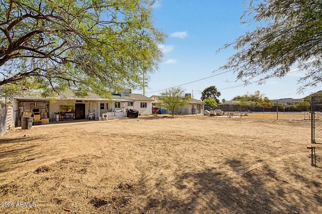 906 E CINNABAR Avenue, Phoenix, AZ 85020