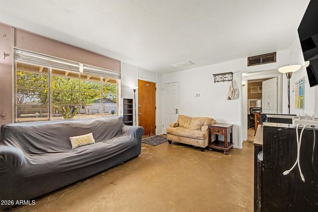 906 E CINNABAR Avenue, Phoenix, AZ 85020