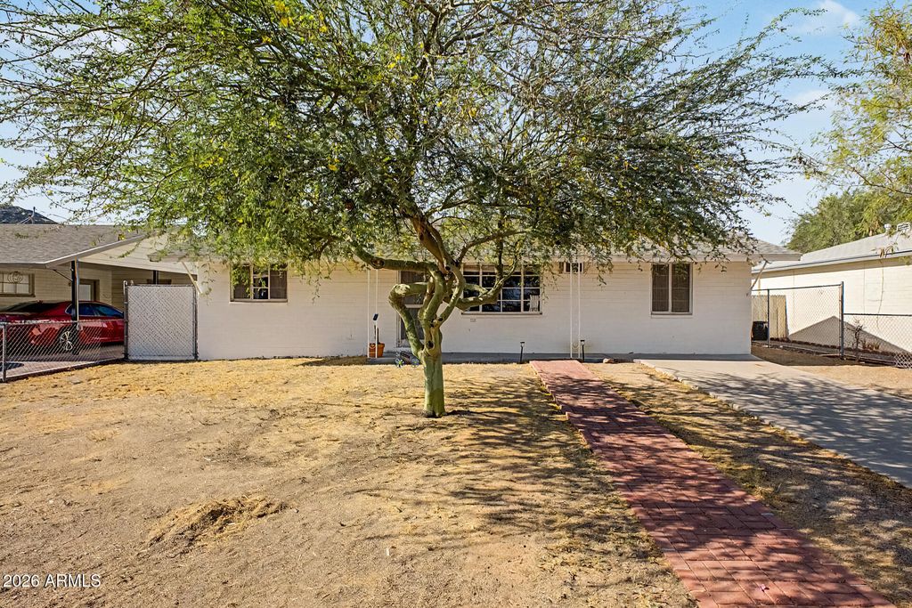 906 E CINNABAR Avenue, Phoenix, AZ 85020