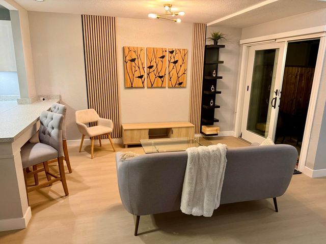 421 Sierra Vista Avenue 7, Mountain View, CA 94043