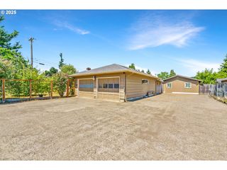 114 HAYDEN BRIDGE Way, Springfield, OR 97477