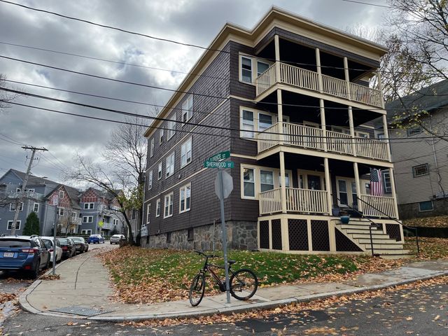 113 Sherwood St 1L, Boston, MA 02131