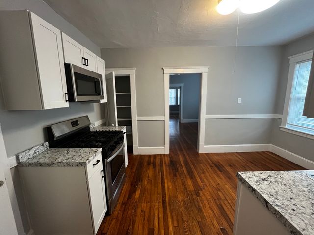 113 Sherwood St 1L, Boston, MA 02131