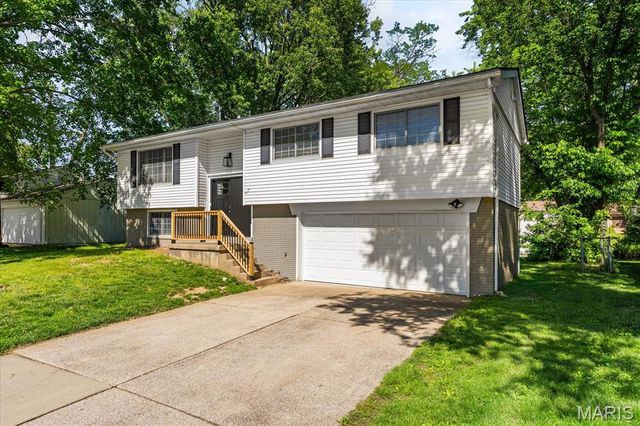 332 Sumter Drive, Belleville, IL 62221