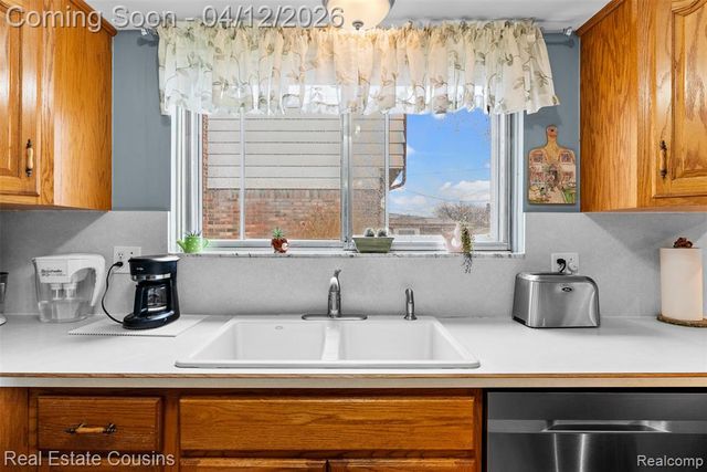 34650 Hawke Drive, Sterling Heights, MI 48310