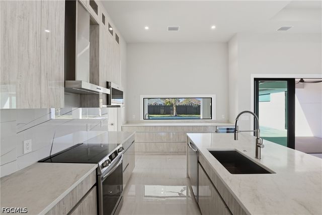 1414 NE 19th TER, Cape Coral, FL 33909