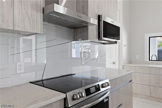 1414 NE 19th TER, Cape Coral, FL 33909