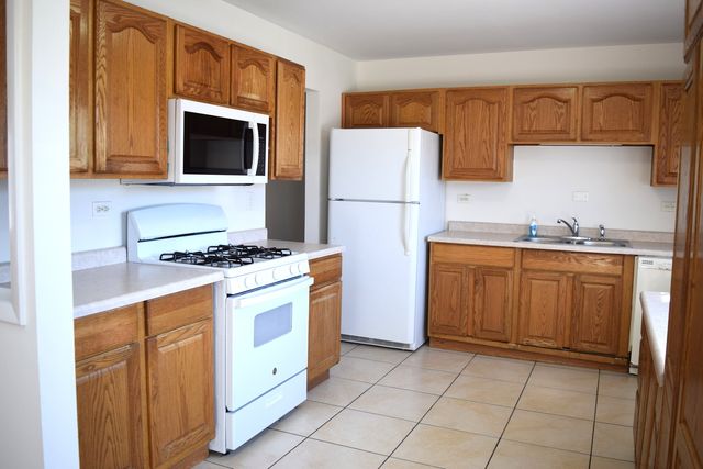 7040 Meadowbrook Lane, Hanover Park, IL 60133