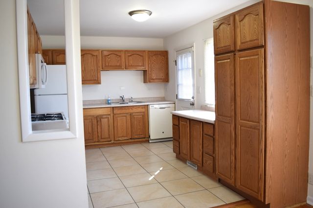 7040 Meadowbrook Lane, Hanover Park, IL 60133