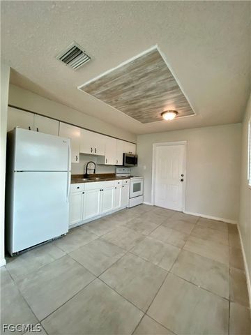 1534 Oak DR, Fort Myers, FL 33907